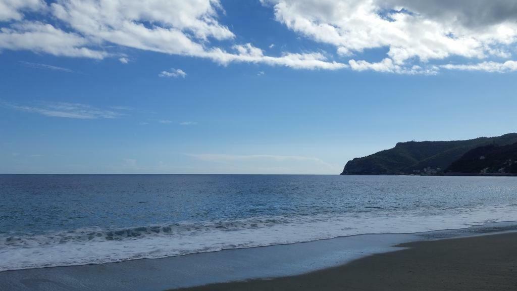Residenza Lux Fronte Mare Apartment Vado Ligure Exterior photo